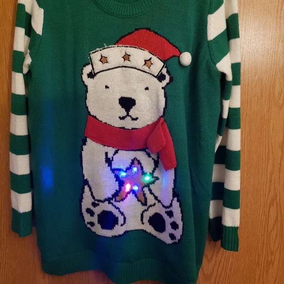 Chistmas Sweater - Picture 1 of 7